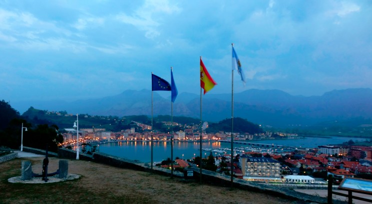 Ribadesella al caer el día