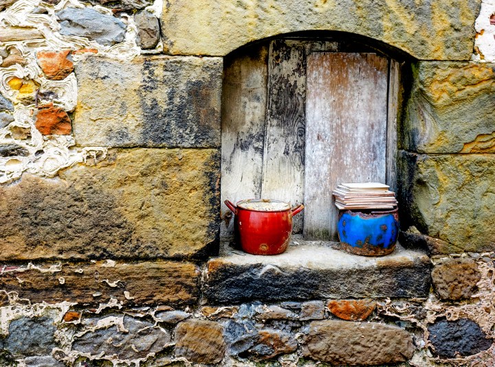 Ventana con ollas (Tazones)