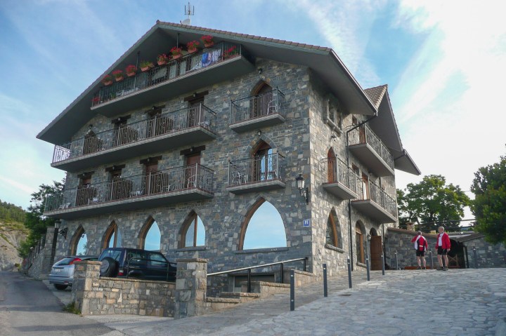 Alegaciones con sello registro 2 003