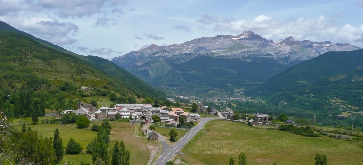 Alegaciones con sello registro 2 025