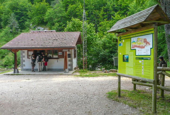 Alegaciones con sello registro 2 097